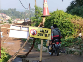 Proyek Pt Kai Gangu Jalan Warga Batutulis Diprotes Warga Bogor