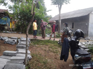 Wartawan Gruduk Kantor Desa Kemuning 5 Wartawan Gruduk Kantor Desa Kemuning