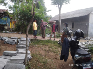 Wartawan Gruduk Kantor Desa Kemuning