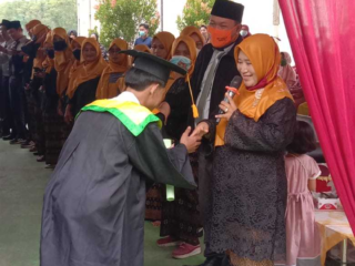 Ketua Yayasan Tajimalela Ajak Masyarakat Kurang Mampu Masuk Ke Smk Tajimalela Geratis