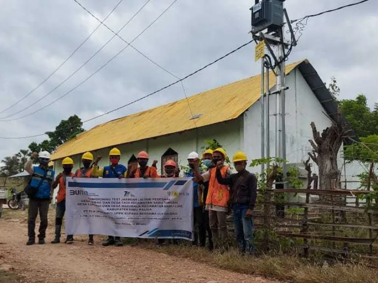 PLN Kucurkan 20,8 Miliar Terangi Puluhan Desa Terencil di NTT