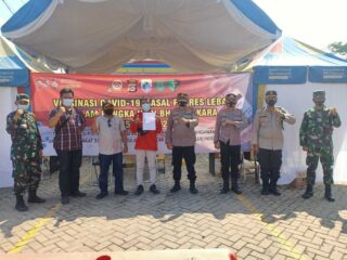 Warga Cibuah Antusias Ikut Vaksin Di Depan Pt Indomarco