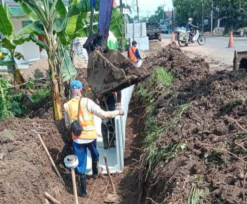 Pemasangan U- Dith Ruas Jalan Pandeglang - Rangkasbitung Diduga Dikerjakan Asal -Asalan 1 Pemasangan U- Dith Ruas Jalan Pandeglang – Rangkasbitung Diduga Dikerjakan Asal -Asalan