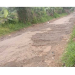 Jalan Raya Ciinjuk Mirip Kubangan Kerbau