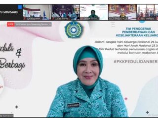 Tp-Pkk Pusat Serahkan Paket Bantuan Makanan Bergizi Untuk Masyarakat Pandeglang