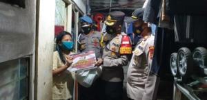 Polsek Kembangan Salurkan Bantuan Sembako Ke Masyarakat 4 Polsek Kembangan Salurkan Bantuan Sembako Ke Masyarakat