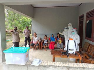 Kapolsek Pulosari Dampingi Muspika Kecamatan Lakukan Swab Antigen