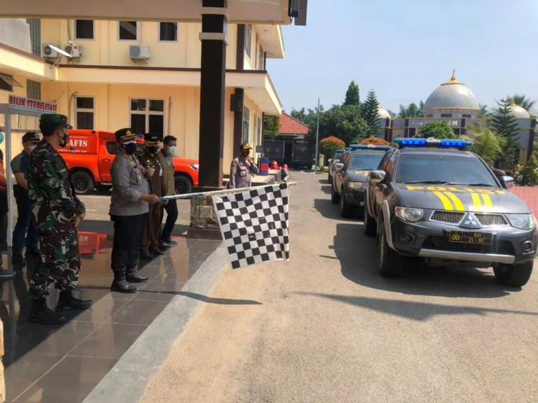 Kapolres Lebak Lepas 6 Ton Beras Bantuan untuk Warga Terdampak PPKM Darurat