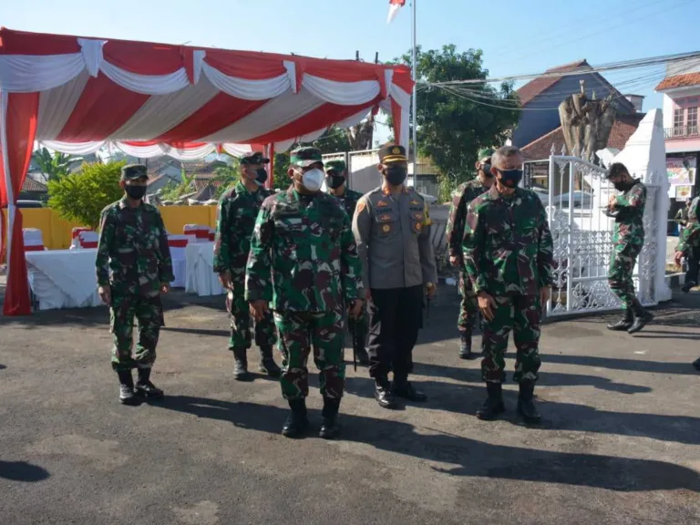 Danrem 064 MY Pantau Vaksinasi Bersama Pangdam Siliwangi dan Panglima