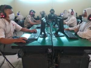 Calon Pns Mengejar Toefl Sebagai Salah Satu Persyaratan 1 Calon Pns Mengejar Toefl Sebagai Salah Satu Persyaratan