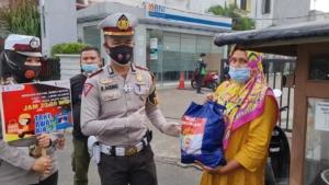 Satlantas Polres Lebak Bagikan Sembako Ke Warga Terdampak Ppkm 5 Satlantas Polres Lebak Bagikan Sembako Ke Warga Terdampak Ppkm