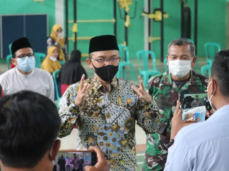 Kerjasama Bareng Kodim 0617 Majalengka, Ponpes Al Mizan Jatiwangi Gelar Vaksinasi Massal