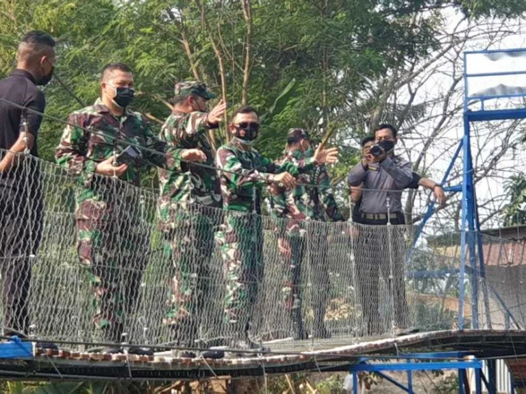 Danrem 064 MY Pantau Jembatan Gantung Siliwangi 6