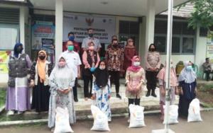 Penyaluran Bansos Beras Ppkm Prokes Ketat Di Pandeglang 2 Penyaluran Bansos Beras Ppkm Prokes Ketat Di Pandeglang