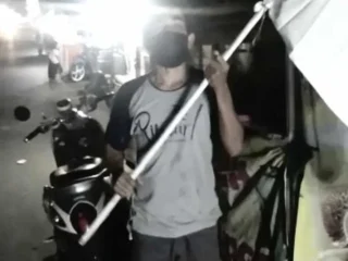 Akibat Ppkm Diperpanjang, Pedagang Kaki Lima Di Lebak Menangis Angkat Bendera Putih