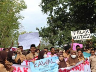 Keluarga Besar Sman 1 Langgudu Gelar Aksi Menolak Mutasi Kepala Sekolah