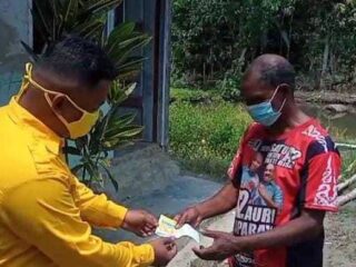 Golkar Bagikan Token Listrik, Masyarakat : Terimakasih Golkar, Terimakasih Fery Auparay