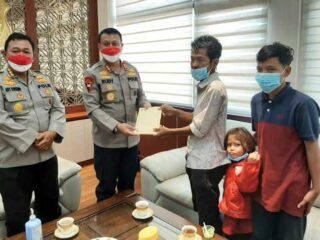 Kapolda Banten Panggil Pria Asal Bayah Lebak Yang Viral Keliling Kampung Cari Seragam Bekas Untuk Anaknya Sekolah