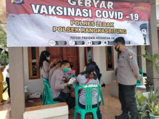 Polsek Rangaksbitung Rutin Lakukan Vaksinasi Ke Masyarakat
