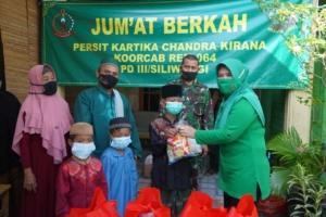 Ketua Persit Kck Rem 064 Laksanakan Jumat Berkah 2 Ketua Persit Kck Rem 064 Laksanakan Jumat Berkah