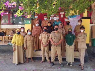 Guru Pulau Dan Keluh Kesah