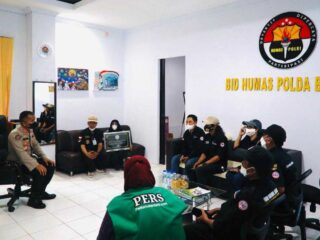 Humanis Dan Tulus, Forum Wartawan Jakarta Berikan Penghargaan Ke Kapolda Banten