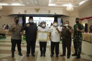 Terima Prediket Kecamatan Terbaik Ii Se Riau, Gustia Hendri 1 Terima Prediket Kecamatan Terbaik Ii Se Riau, Gustia Hendri
