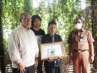 Abah Kalimi Pandeglang Raih Penghargaan Dari Kemendikbudristek Ri