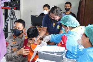 Kapolda Hadiri Vaksinasi Massal Serentak Untuk Anak 1 Kapolda Hadiri Vaksinasi Massal Serentak Untuk Anak