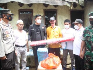 Wabup Pandeglang,Tanto Turun Ke Desa Berikan Bantuan Untuk Korban Gempa