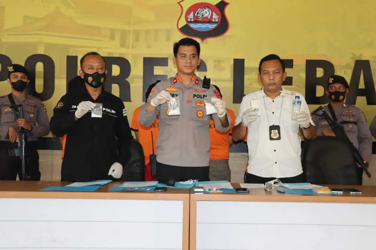 Pengedar Shabu Berhasil Di Tangkap Sat Resnarkoba Polres Lebak 1 Pengedar Shabu Berhasil Di Tangkap Sat Resnarkoba Polres Lebak