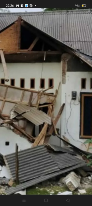 Puluhan Bangunan Rusak Akibat Gempa Magnitudo Berskala 6,7 Richter 4 Puluhan Bangunan Rusak Akibat Gempa Magnitudo Berskala 6,7 Richter