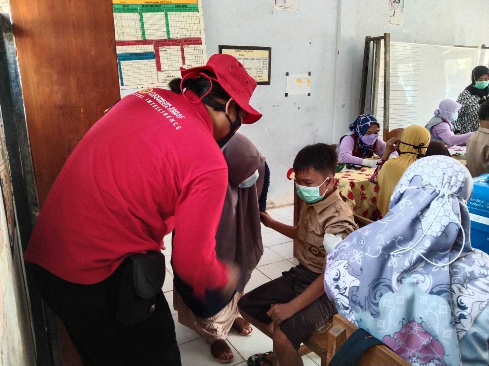 Ratusan Siswa Sekolah Dasar Di Kabupaten Pandeglang Jalani Vaksinasi Oleh Binda Banten