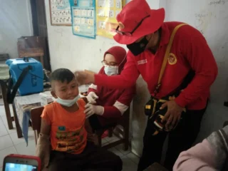 Cukup Antusias Murid Sd Di Desa Tegal ,Kecamatan Cikedal Pandeglang Saat Jalani Vaksinasi Oleh Binda Banten