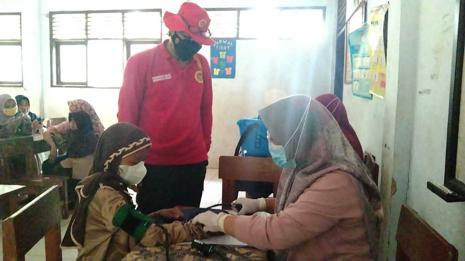 Cukup Antusias Murid Sd Di Desa Tegal ,Kecamatan Cikedal Pandeglang Saat Jalani Vaksinasi Oleh Binda Banten