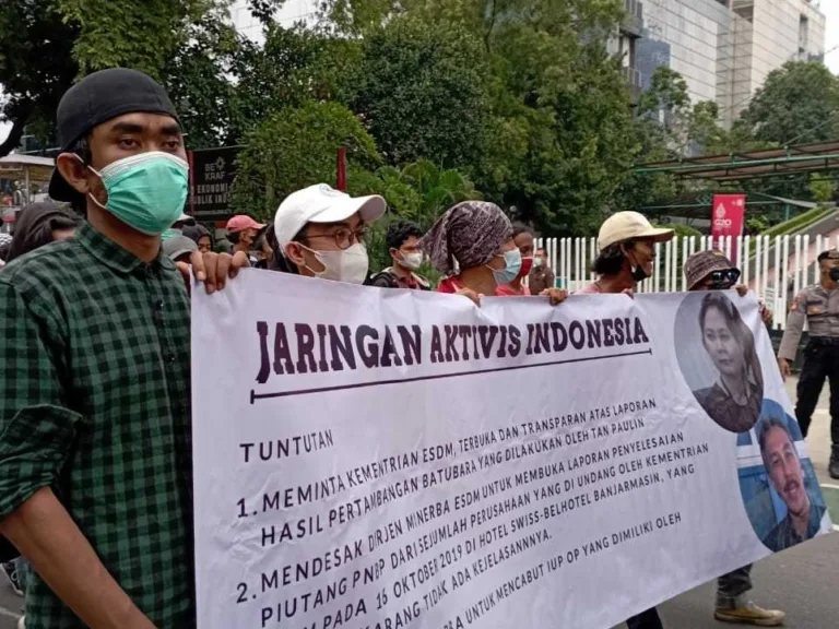 Massa Aksi Jaringan Aktivis Indonesia Gruduk Kementerian ESDM