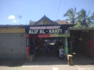 Harga Bersahabat, Pangkas Rambut Alif Al-Kahfi Di Desa Aweh Jadi Solusi Cukur Rambut