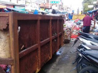 Pj Sekda Pandeglang Jelaskan Persoalan Sampah Yang Menumpuk Di Pasar Labuan