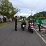 Jelang Berbuka Puasa, Anggota Koramil 1508-04 Malifut Bersama Persif Berbagi Takjil