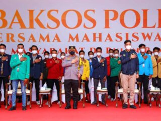 Bagikan Bakso Bareng Mahasiswa Dan Pemuda, Kapolri: Teruslah Berkontribusi Terbaik Untuk Bangsa