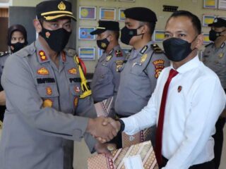 Ipda Refly Setiawan Harahap Bersama Tim Terima Reward Dari Polres Rohul