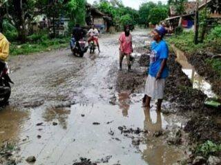 Lapor Bupati Lebak, Jalan Di Kampung Bahbul Desa Citeras Mirip Kubangan Kerbau