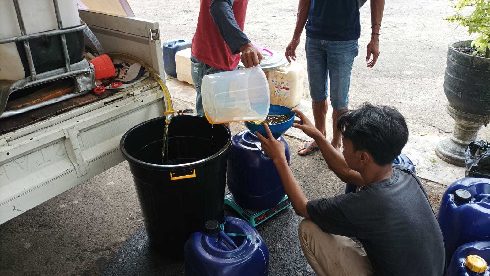 Bulog Lebak - Pandeglang Sudah Salurkan 7 Ton Minyak Goreng Curah ke Masyarakat I Harian Terbit