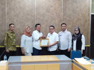 Tertib Dalam Berorganisasi, Fkdb Raih Penghargaan Dari Kesbangpol Kab. Sukabumi
