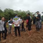 Ramai, Warga Sambut Baik Ketua Gapensi Lebak Saat Cek Sirkuit Grasstrack Championship 2022