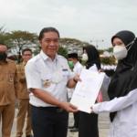 Pj Gubernur Al Muktabar Serahkan 862 Sk Pppk Guru Provinsi Banten