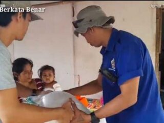 Tim Berkata Benar, Moi Dpc Lebak Dan Relawan Sambangi Rumah Pipih, Balita Yang Tersiram Air Panas Di Maja