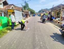 Gercep !! Satlantas Polres Lebak Evakuasi Korban Kecelakaan di Leuwidamar