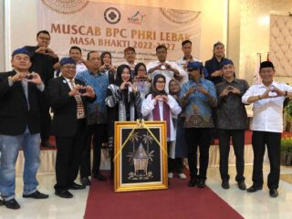 Aklamasi, Direktur Horison Rahaya Resort Nahkodai Phri Lebak