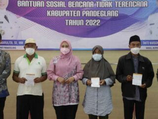 Pemkab Pandeglang Berikan Bantuan Untuk Korban Becana Sebesar 694 Juta Rupiah